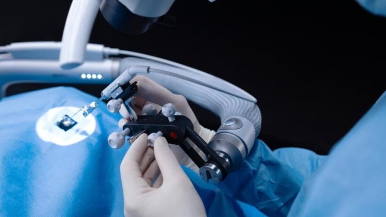 Impiantato primo orecchio bionico a Trieste