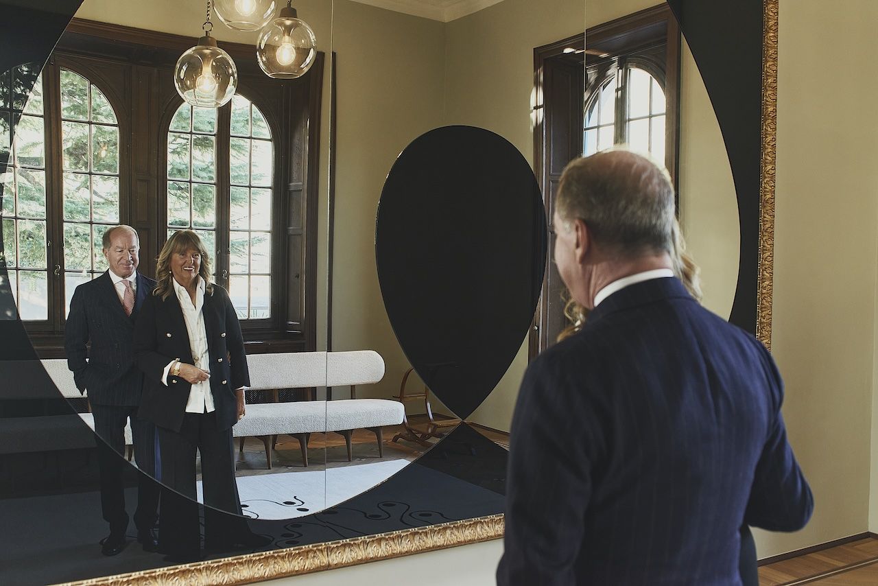 Buco nero di Michelangelo Pistoletto 2010. I collezionisti Antonella e Paolo De Santis. Panca anni 60 sospensione Boccia...