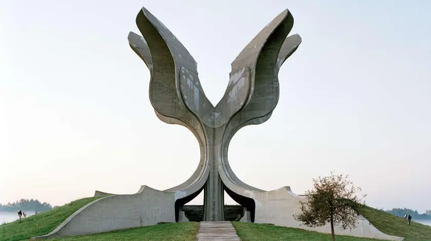 Un tipico monumento jugoslavo, lo Spomenic (foto Agf)