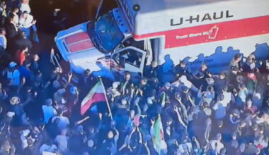 Los Angeles, camion travolge una folla di manifestanti riuniti per protestare sull’Iran