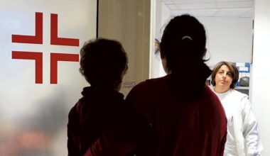 Allarme influenza, boom di casi nei bimbi: polmoniti gravi e pronto soccorso pieni - La Stampa