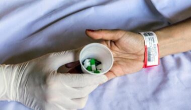 Stacca i dispositivi di terapia della madre malata terminale, arrestato a Bari per tentato omicidio - bari.repubblica.it