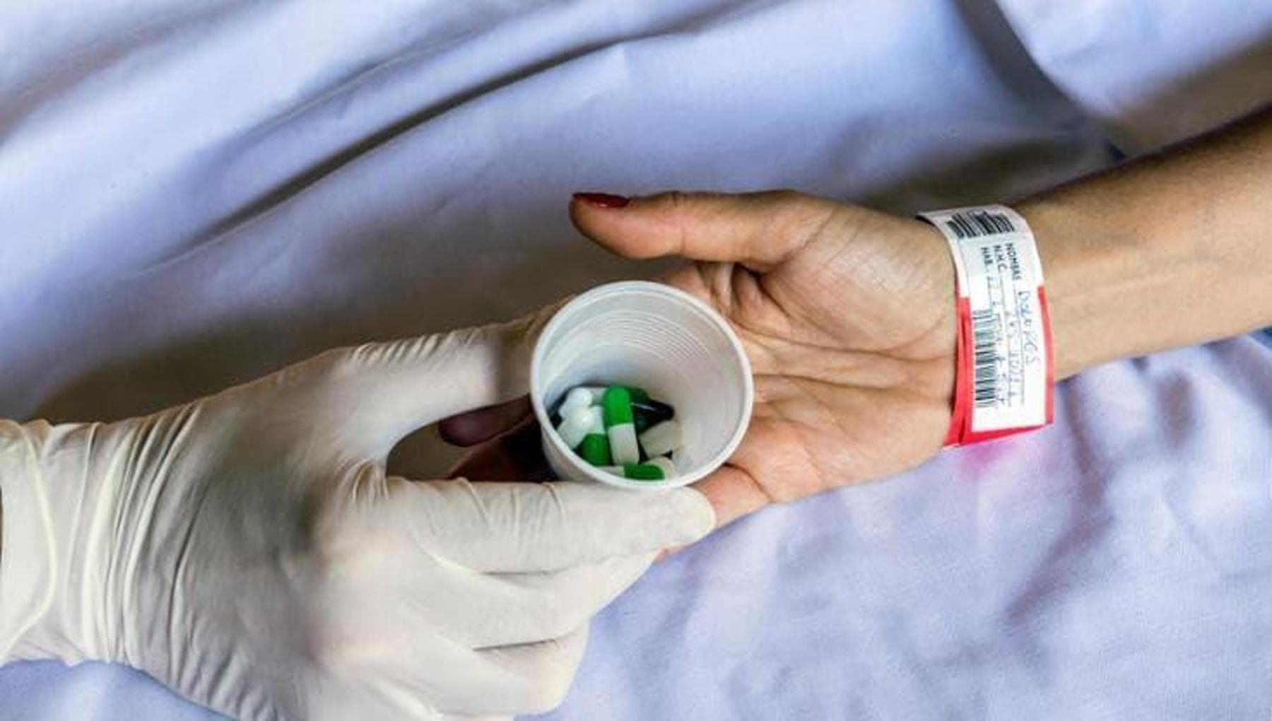 Stacca i dispositivi di terapia della madre malata terminale, arrestato a Bari per tentato omicidio - bari.repubblica.it