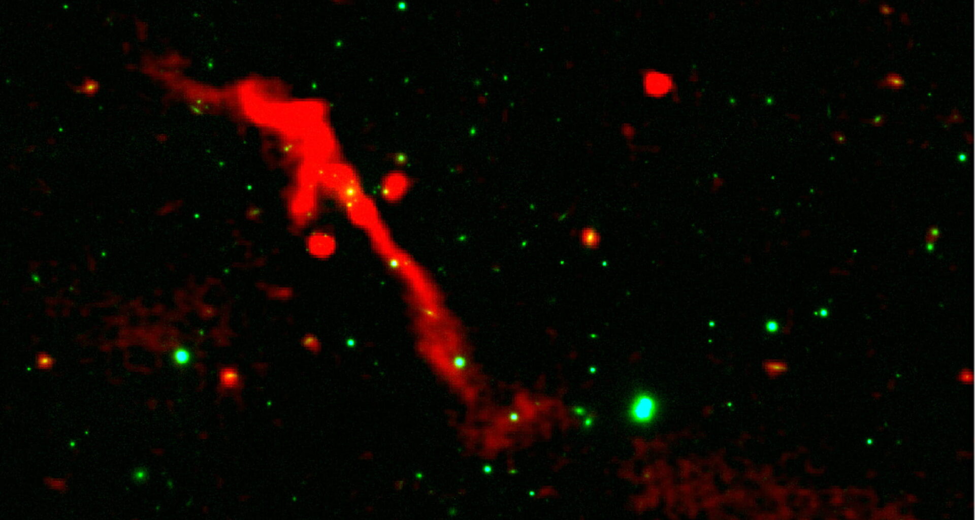 Il risveglio del buco nero. Come un vulcano, è tornato a eruttare dopo cento milioni di anni