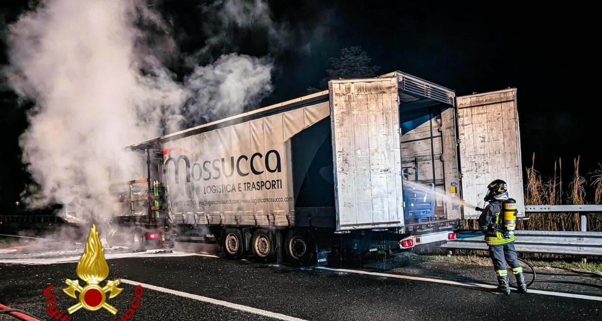 Tangenziale Sud di Torino paralizzata: camion a gas in fiamme nella notte