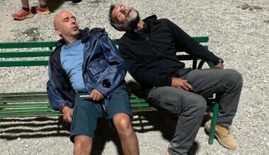 “Io, Zalone e il segno della conchiglia per distinguere le comparse dai pellegrini del Cammino” - la Repubblica