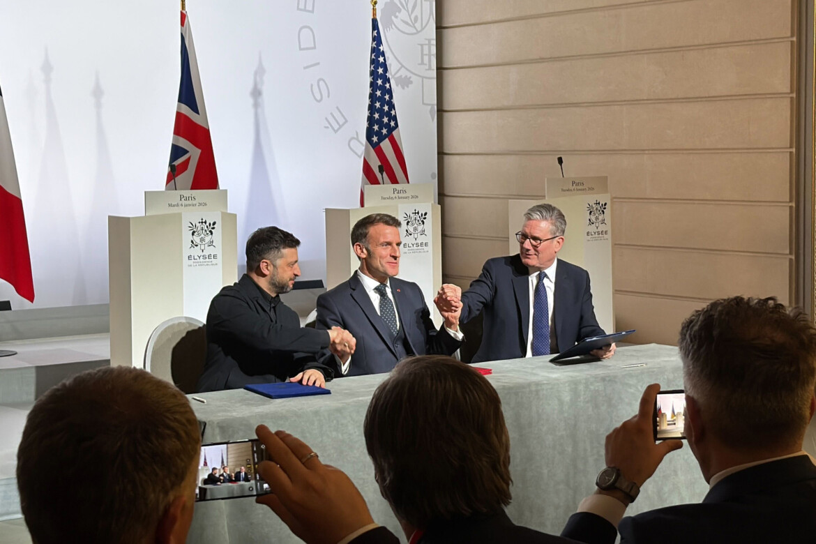 Corteo notturno a Minneapolis per Renee Good foto Ap/Ryan Murphy