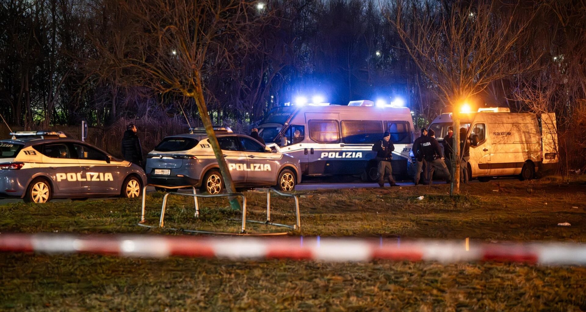 Sparatoria Milano, il poliziotto indagato per omicidio volontario: “Ci ha puntato la pistola contro” - milano.repubblica.it