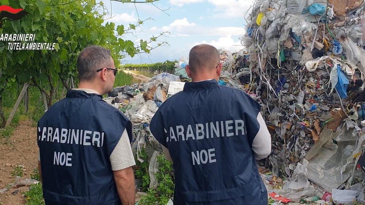 12 indagati, ma in 8 finiscono ai domiciliari