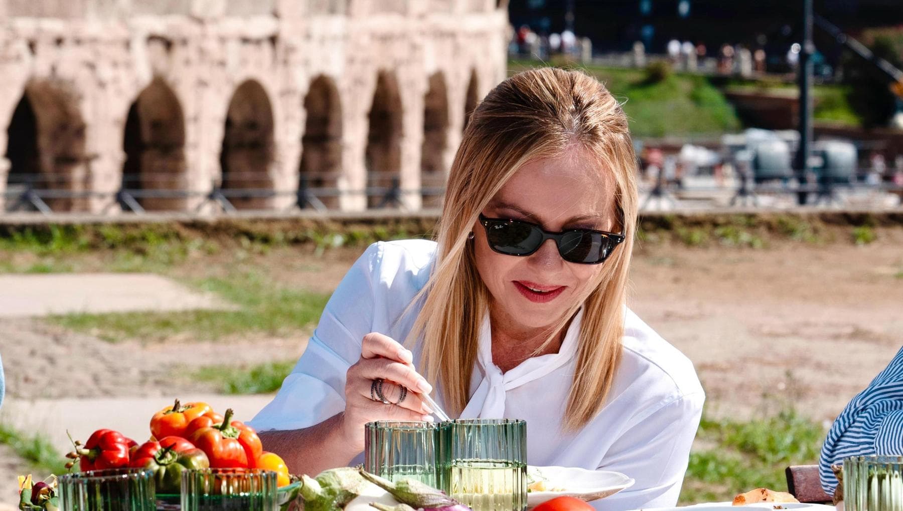 L'assaggiatore della premier Meloni: come funziona il controllo del cibo all'estero