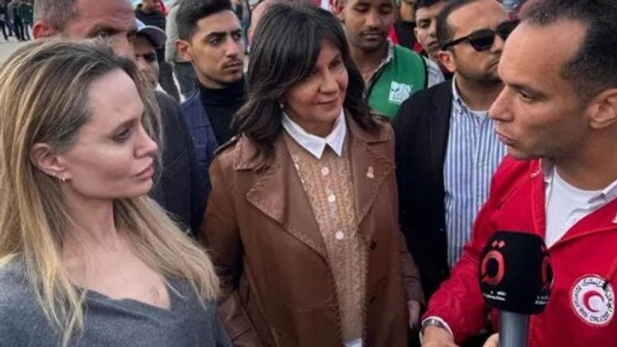 Angelina Jolie visita il valico di Rafah a Gaza