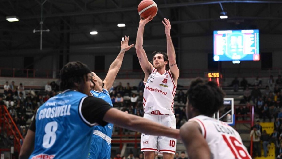 l'Olimpia vince 77-71 nel finale a Napoli
