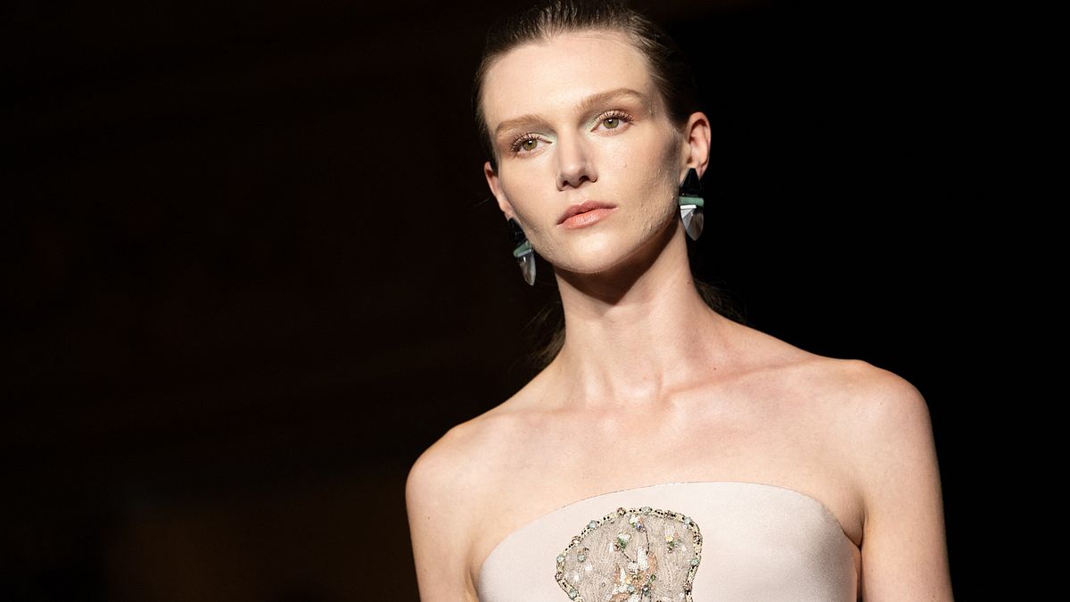 Giorgio Armani Privé, prima collezione donna non disegnata da lui