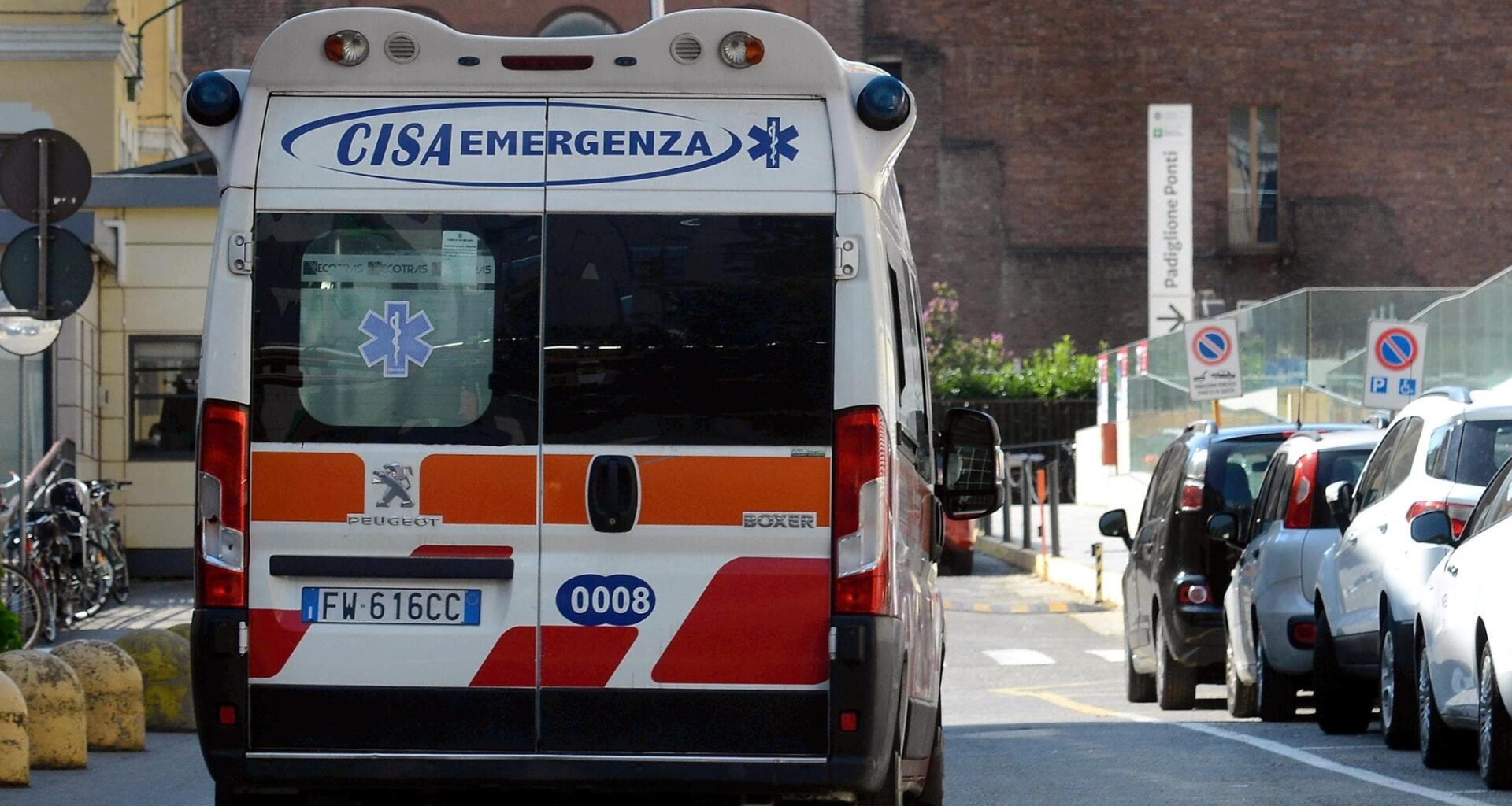 Crans-Montana, trasferito al Policlinico uno dei feriti: ha una grave insufficienza respiratoria