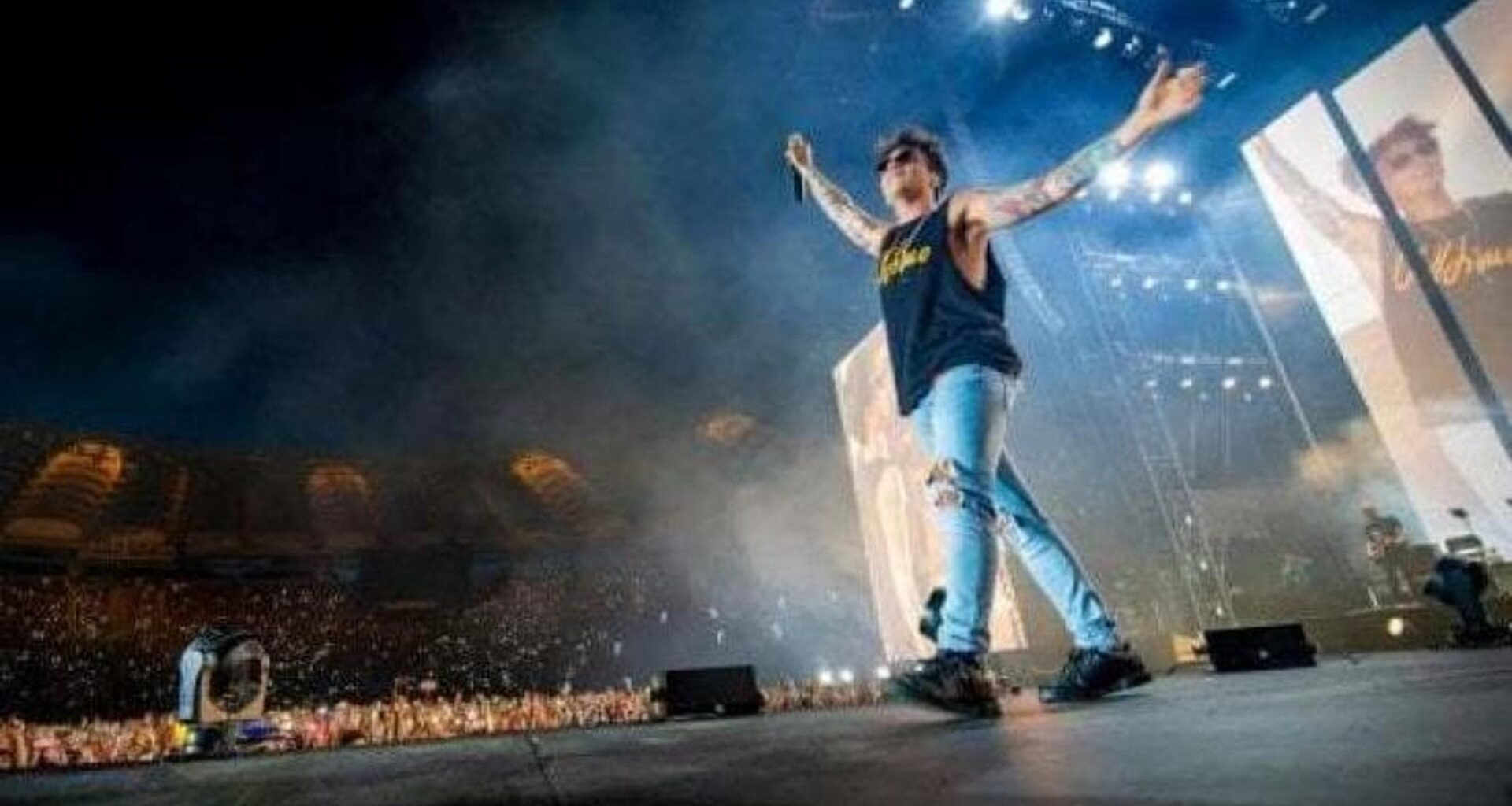 Ultimo verso i 30 anni e il live gigante. Il nuovo brano “Acquario” è già record