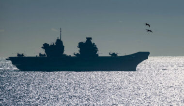 Soldati, navi da guerra e aerei in Groenlandia: la Gran Bretagna tratta con l’Ue l’invio di truppe - Il Fatto Quotidiano