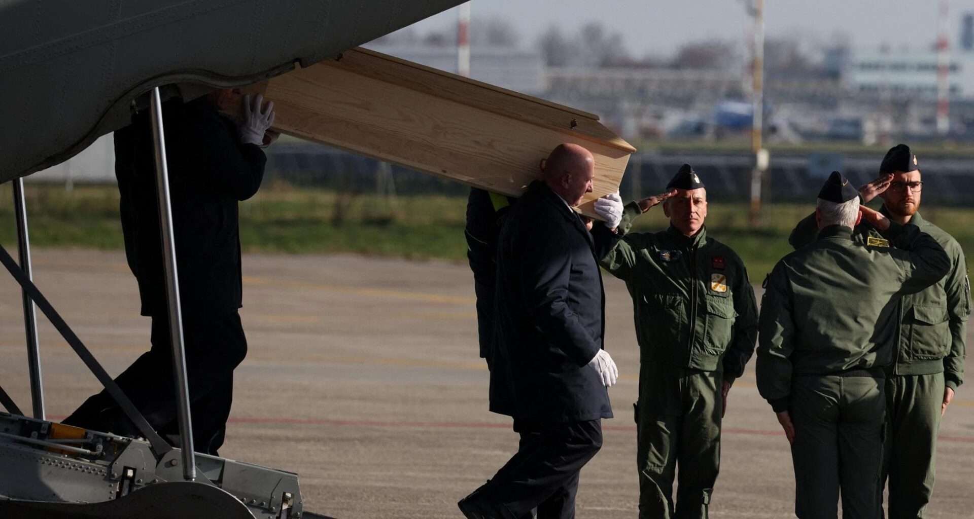 Crans-Montana, le news in diretta | Oggi l’arrivo delle salme delle vittime italiane a Milano