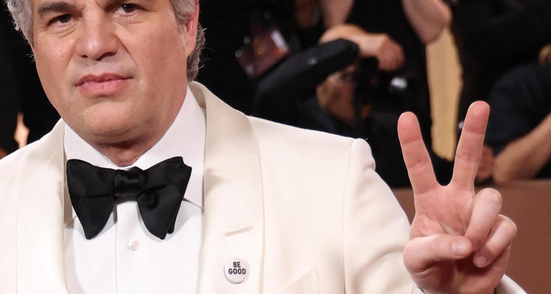 Golden Globe, le star contro Trump: ecco il significato delle spillette “Ice out” e “Be Good”