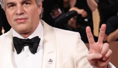 Golden Globe, le star contro Trump: ecco il significato delle spillette “Ice out” e “Be Good”