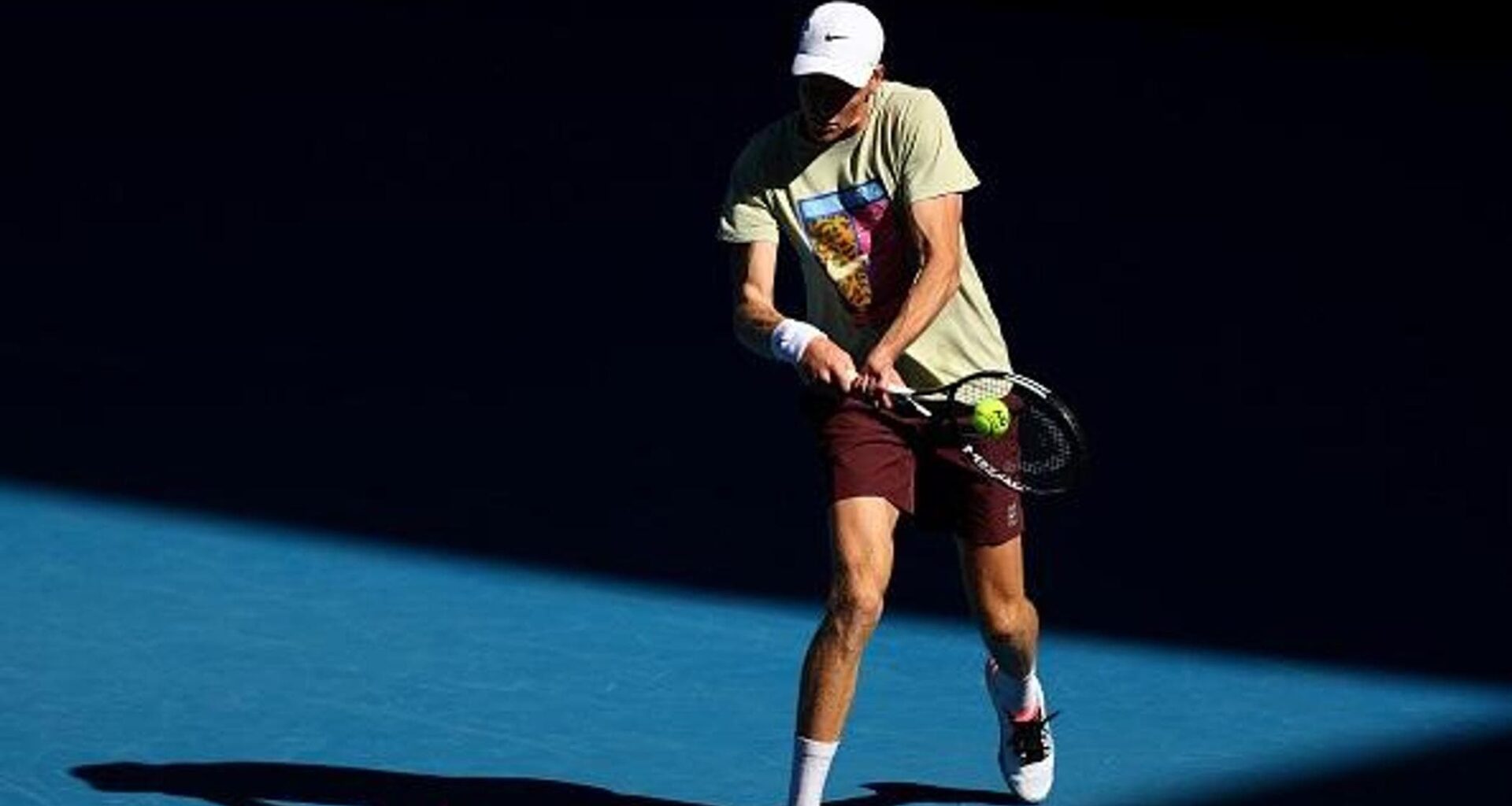 Sinner, via all’operazione Australian Open: volo con Alcaraz e primo allenamento a Melbourne - la Repubblica