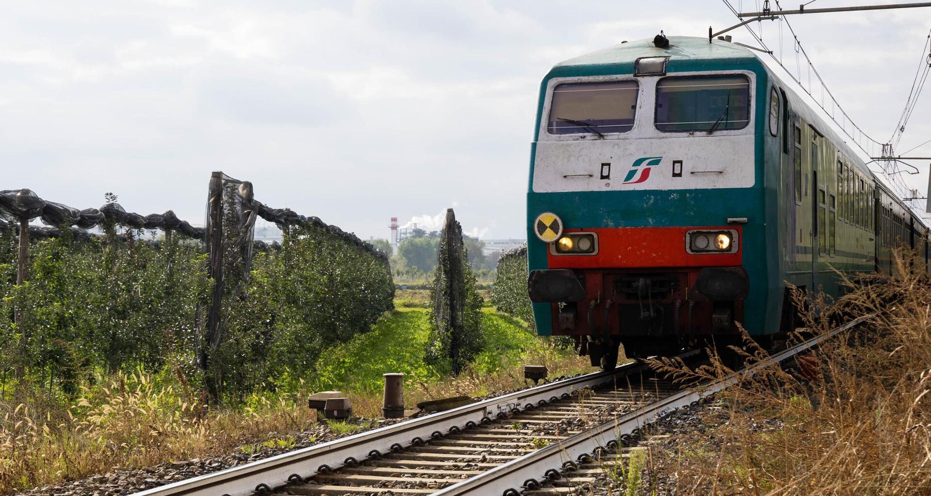 Linea elettrica danneggiata, 21 treni cancellati sulla Torino-Fossano