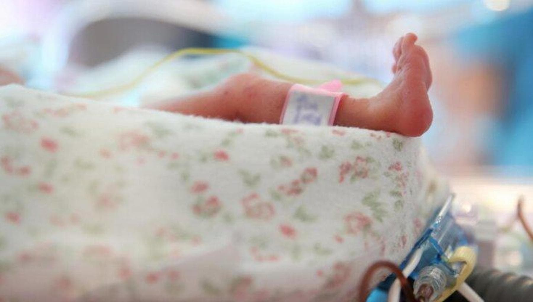 Bari, malattia rarissima scoperta in bimba di 20 giorni con screening del genoma: “Ora sarà curata”