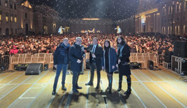 piazza Garibaldi strapiena per festeggiare il nuovo anno