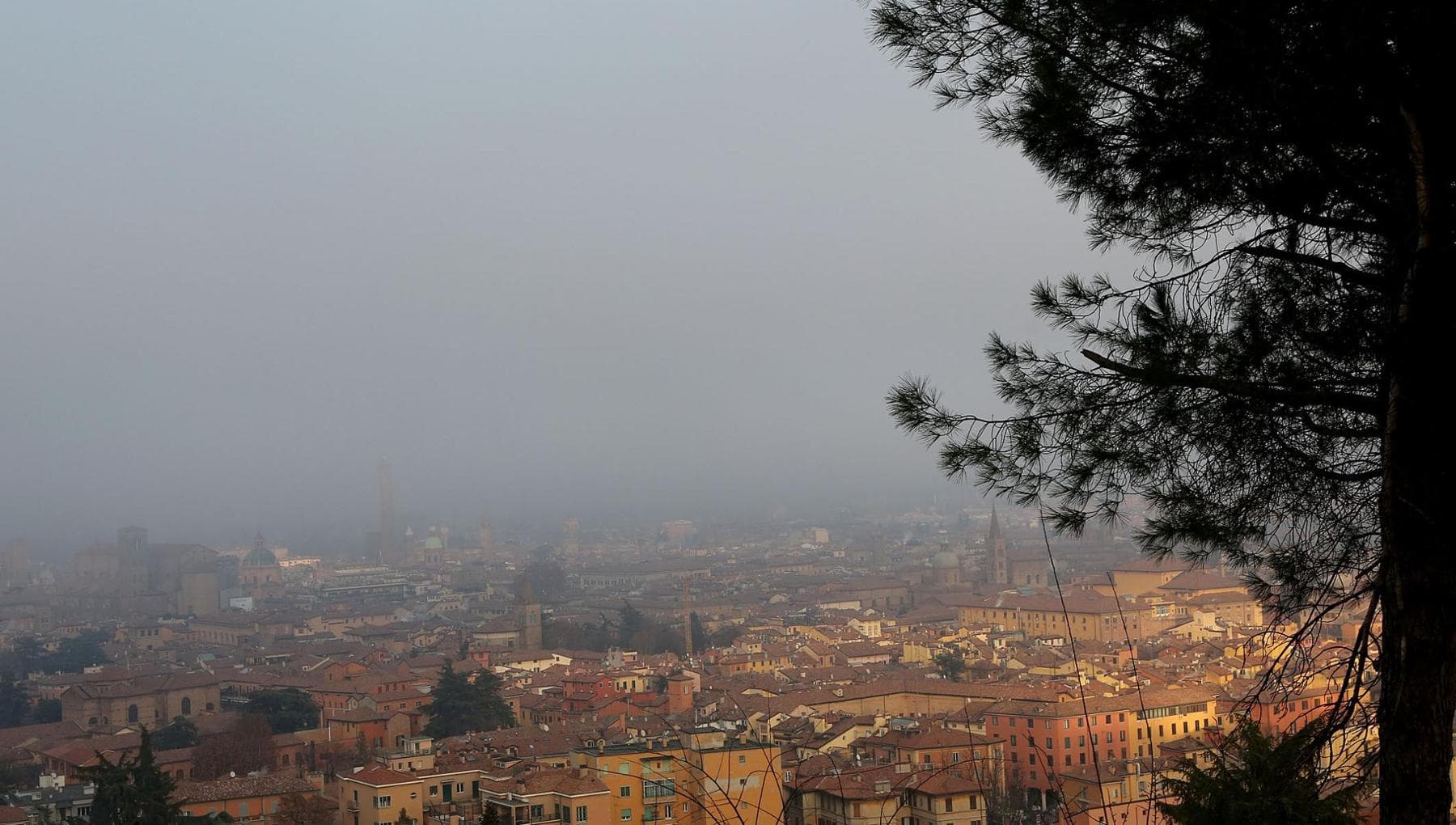 Allarme smog, tutta l’Emilia-Romagna da bollino rosso: ecco chi può circolare e chi no
