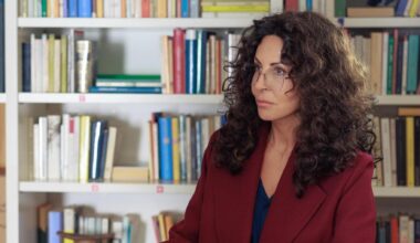 “A testa alta”: Sabrina Ferilli scuote Mediaset e rimette in asse la fiction - la Repubblica