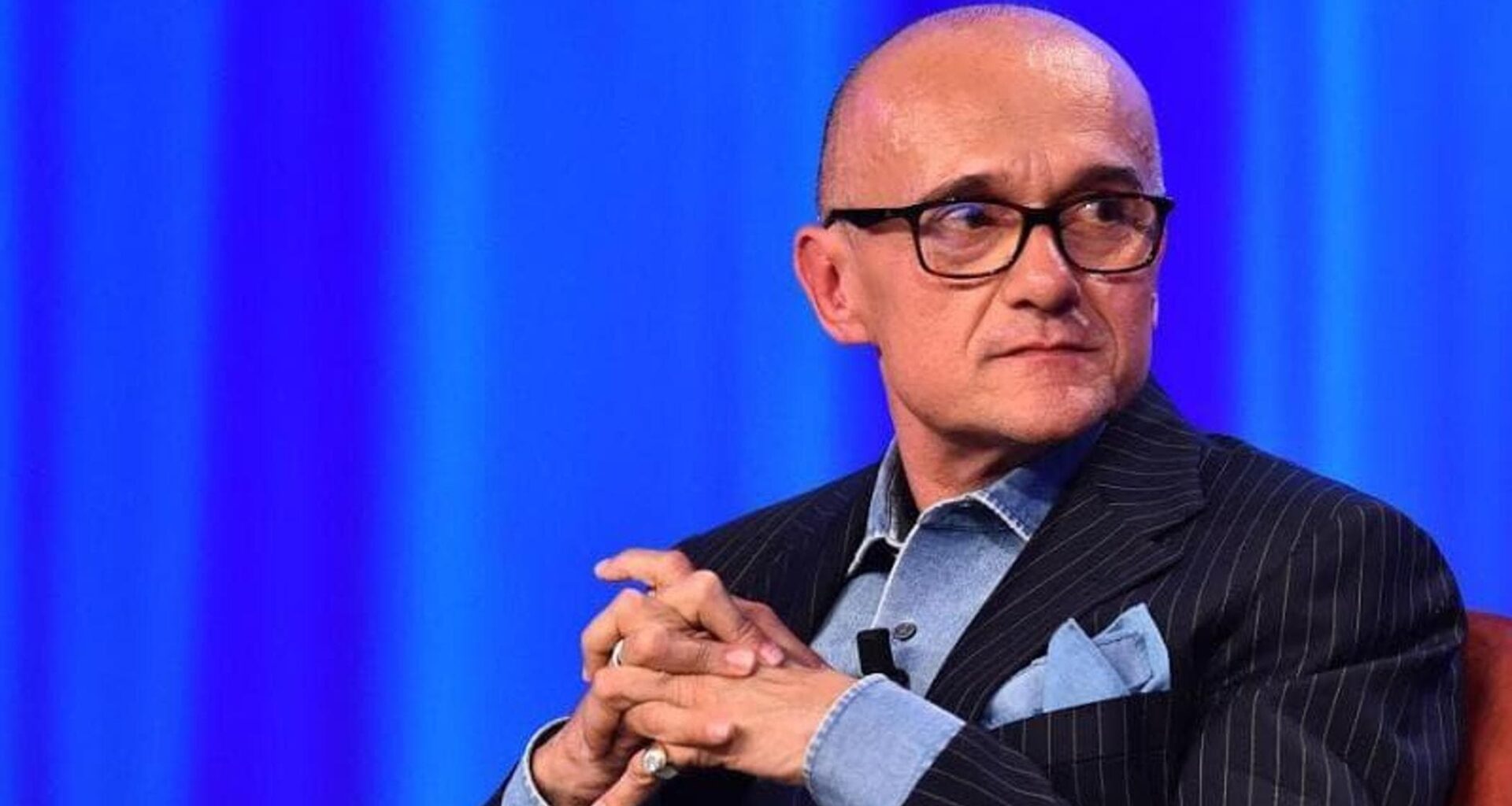 Ricatti sessuali al Gf, Signorini su Chi: “Il mio silenzio è un gesto di eleganza morale” - la Repubblica