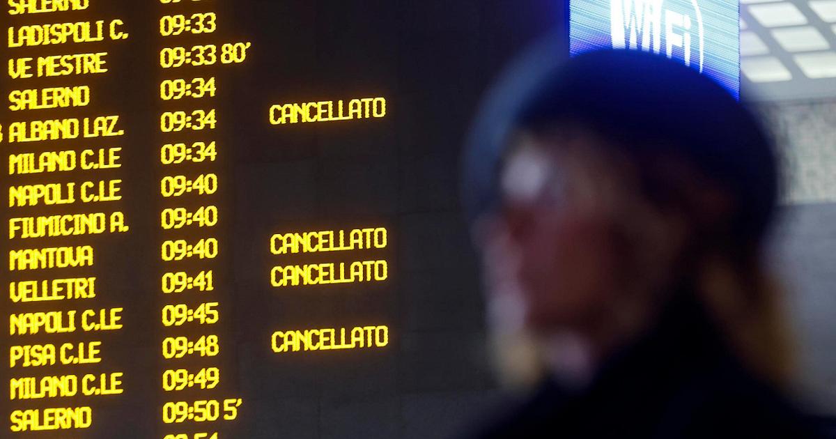 Roma, cancellazioni e ritardi dei treni per lo sciopero della CGIL