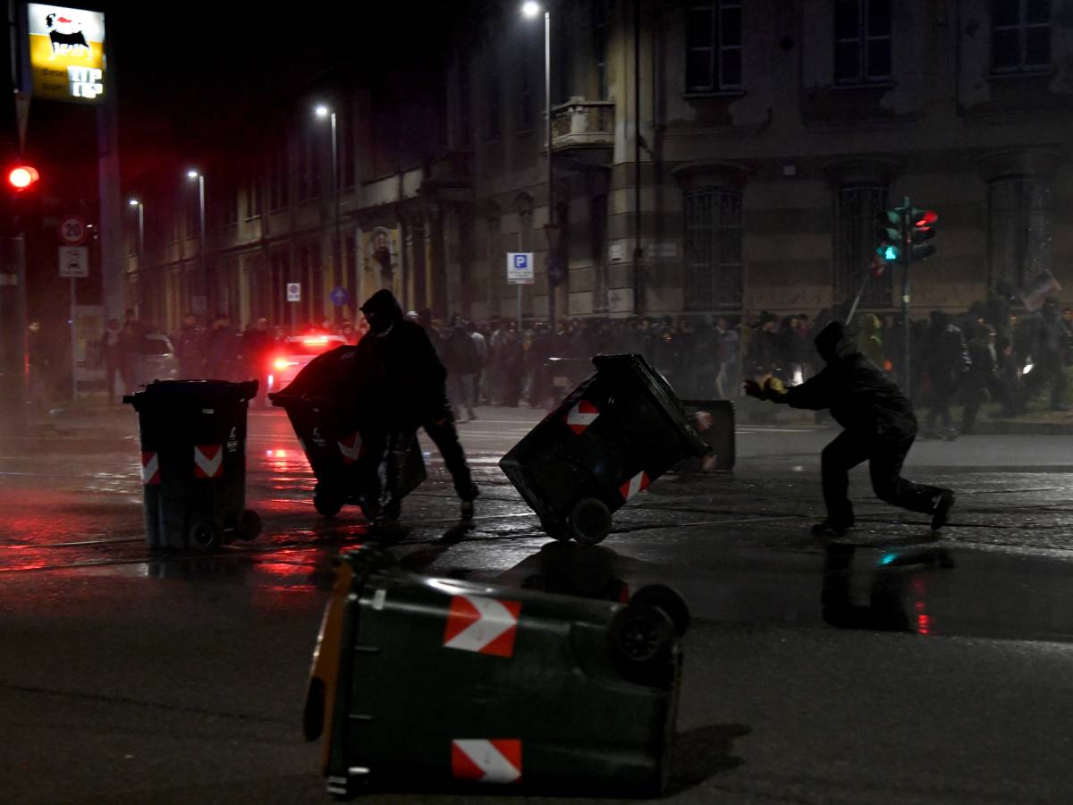 "Organizzare l’opposizione al governo Meloni". Askatasuna dopo lo sgombero prepara la lotta