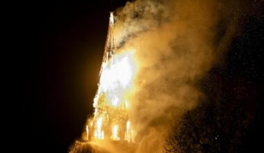 La storica chiesa Vondelkerk di Amsterdam è stata avvolta dalle fiamme durante i festeggiamenti di Capodanno
