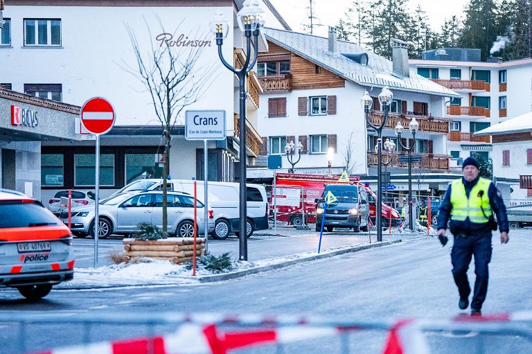 Incendio in un bar della località sciistica alpina di lusso di Crans-Montana, in Svizzera - 01 gennaio 2026