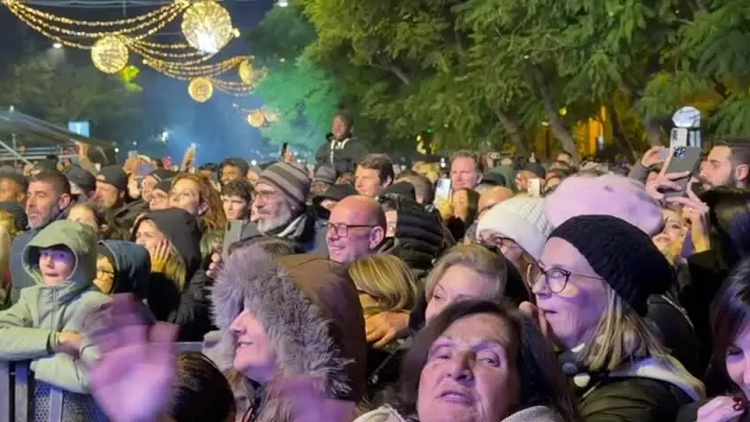 Capodanno “diffuso” a Cagliari, migliaia in piazza tra musica e divertimento