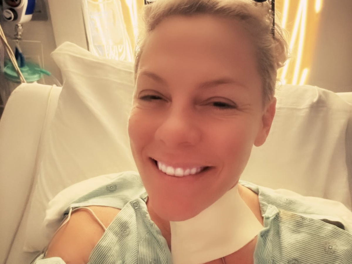 Pink in ospedale a Capodanno: intervento urgente al collo, fan in apprensione