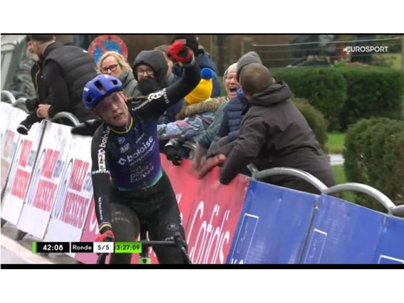 GP SVEN NYS. BRAND ALTRO SHOW A BAAL. BENE LA GIOVANISSIMA PELLIZOTTI 12A