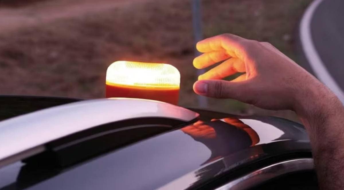 in Spagna arriva il lampeggiante V16 con GPS, ecco come funziona