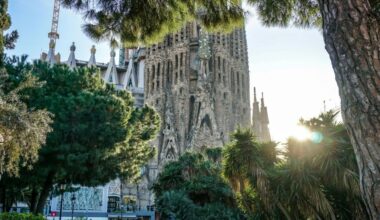 Barcellona sotto il segno di Gaudí: 100 anni di genio e straordinaria sregolatezza