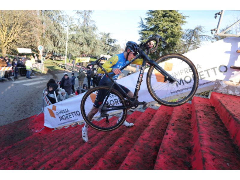 SEREGNO. CON BERTOLINI, BULLERI E GLI AZZURRI COLOMBO E PERUTA FA FESTA LA SANFIORESE