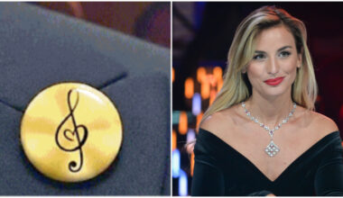 È boom per la spilla contro Beatrice Venezi degli orchestrali del Teatro La Fenice di Venezia. Ecco come il dissenso diventa merchandising e va a ruba