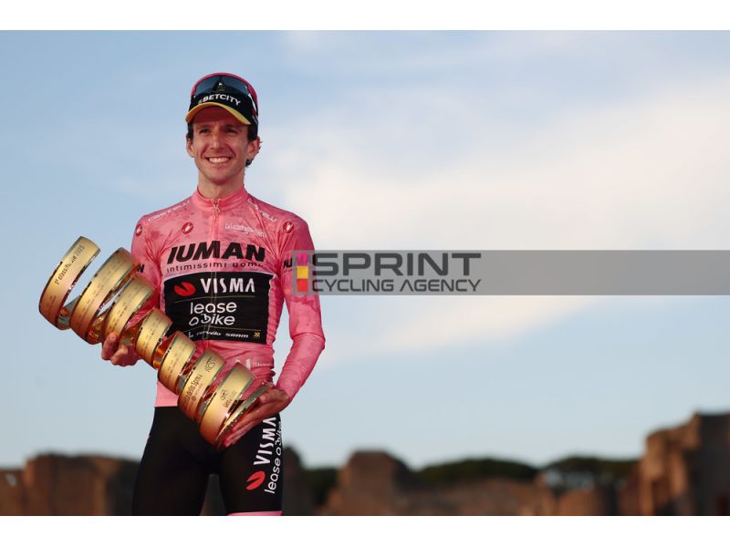 CLAMOROSO, SIMON YATES ANNUNCIA IL SUO RITIRO IMMEDIATO!