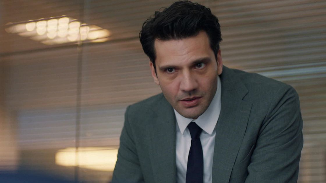 Ilgaz in una scena di Segreti di famiglia 3