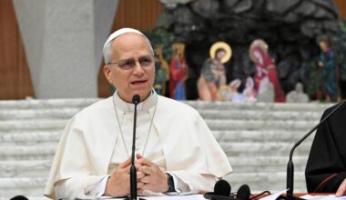 Il Papa: conto su voi cardinali, vogliamo essere una Chiesa che non guarda solo sé stessa