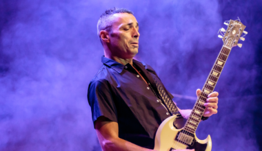 Alex Britti: guarda il video di Gelido feat. Mario Biondi