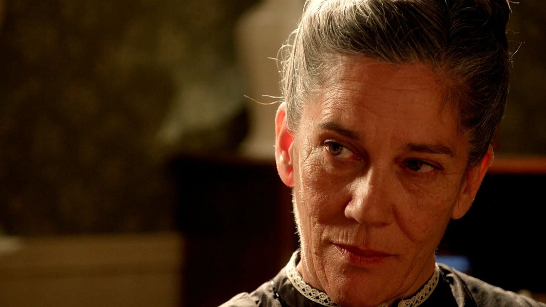 Marga Martinez (Petra) in una scena de La Promessa