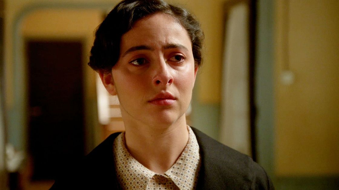 Angela Echaniz Oyarzabal (Vera) in una scena de La Promessa