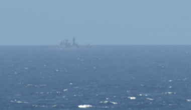 Il cacciatorpediniere russo Severomorsk nel Mediterraneo per scortare due cargo: la NATO in allerta