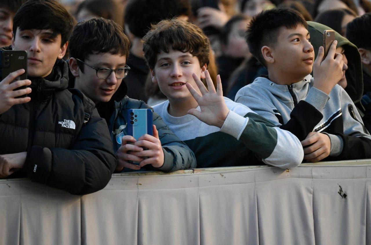 I giovani di Roma raccontano al Papa solitudini e speranze: siamo qui per dire sì alla pace