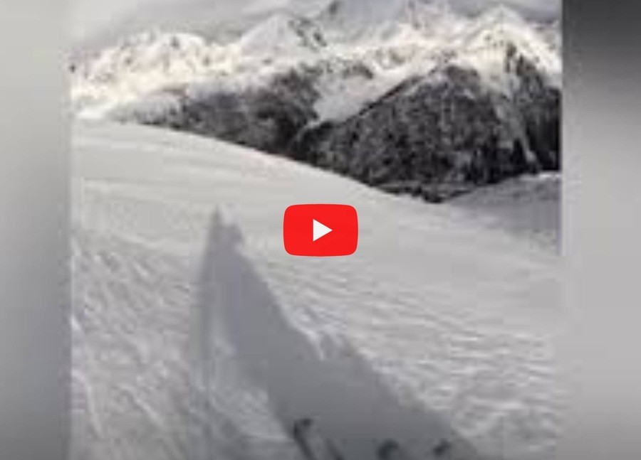 Andorra, la pista cede e si scatena una valanga. La campionessa di mountain bike salva, Video